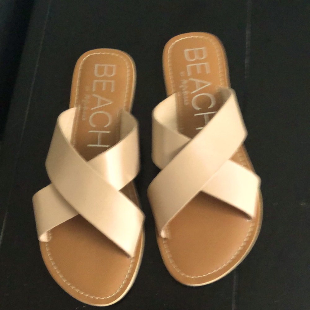Flat sandals, nude color never worn,